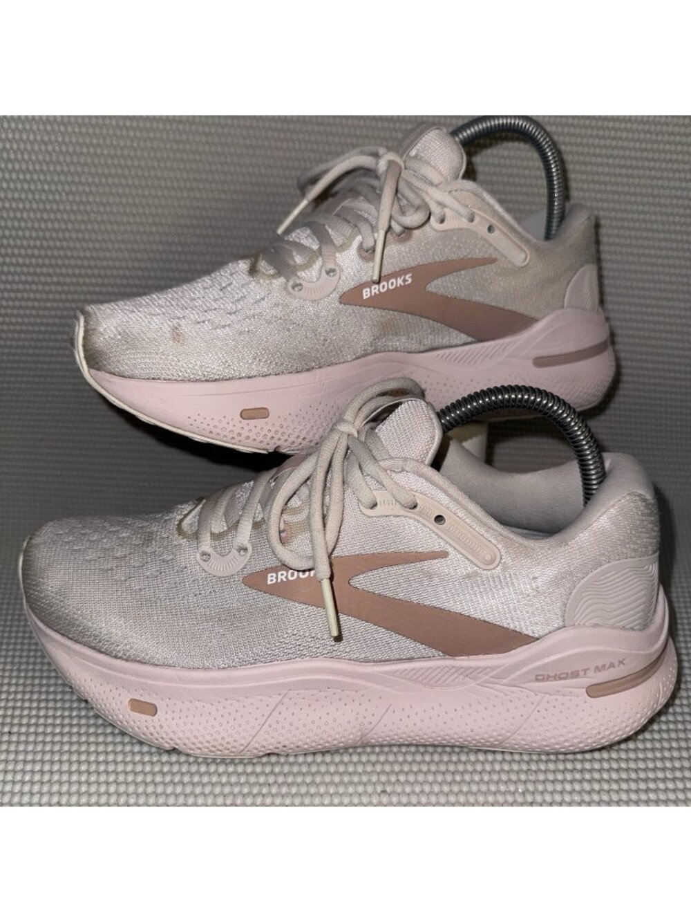 Brooks Ghost Max Running Gym Gray Pink Athletic Shoe Sneaker Women’s Size 8